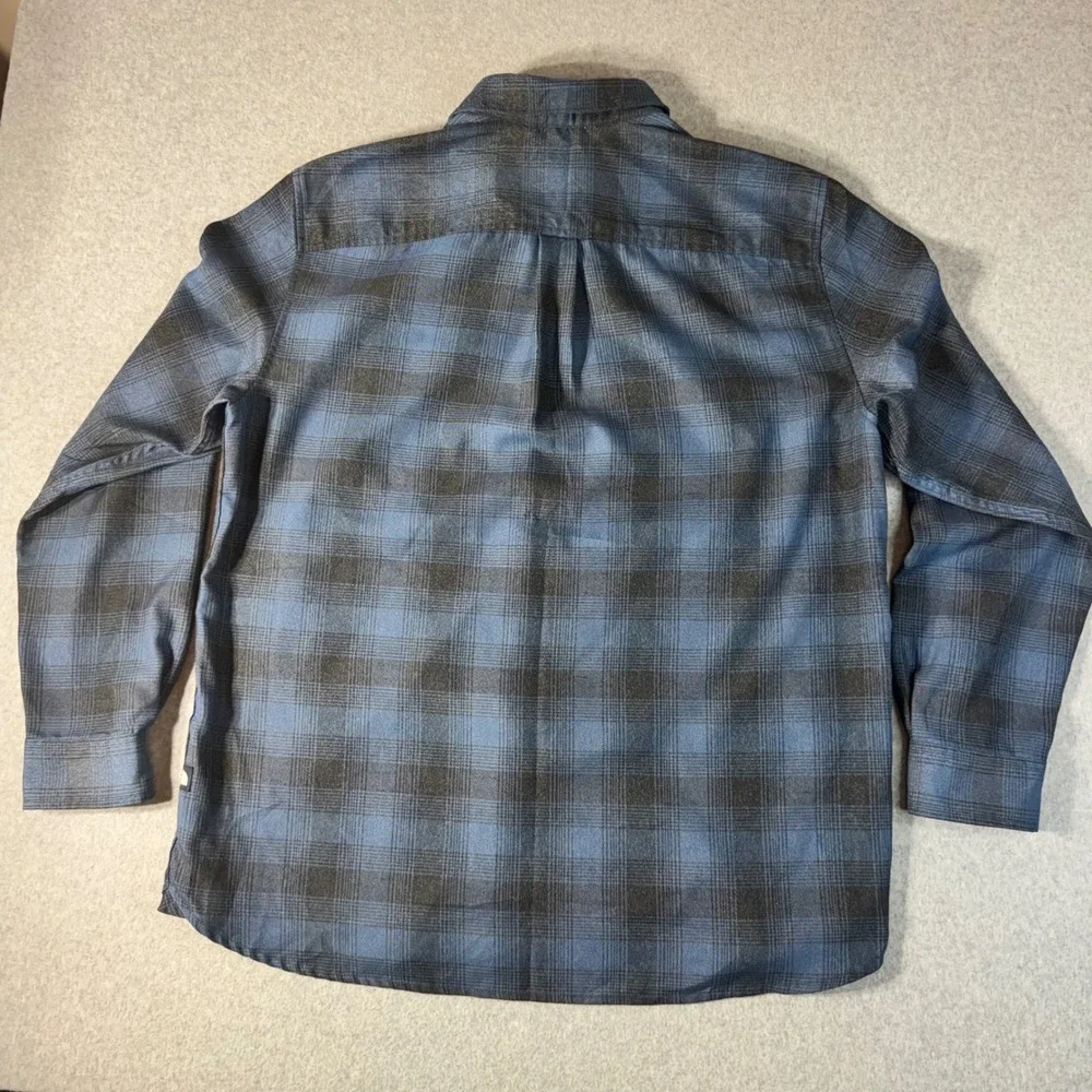 The North Face ThermoCore Flannel Blue Plaid Shirt XL with Secure Travel Pocket